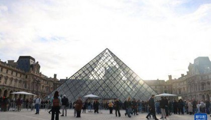 马克龙要求加快部署卢浮宫安保措施