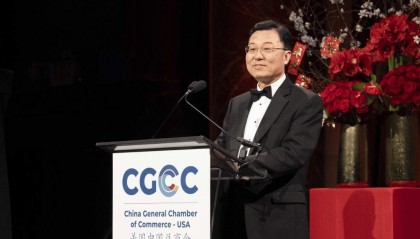 当着300美国精英的面，中国翻出特朗普“功绩”清单，邀请大家看看美国干的好事