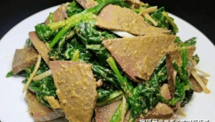 做一道美味的猪肝炒菠菜,需要注意食材的挑选,火候的掌握等技巧