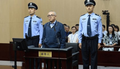 当过省纪委副书记，张平在案件处理、职务晋升等事项上谋取利益，收受巨额财物
