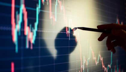 招商银行人均年薪53万,降了5万!拟明年首次中期分红,股价却大跌超4%