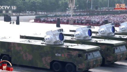 激光武器亮相阅兵场,专家称其不到1秒可摧毁来袭导弹无人机