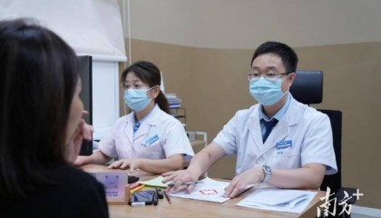 错用1%高浓度阿托品，12岁东莞女孩变“老花眼”