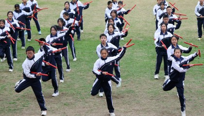 新闻分析：深圳如何让上万中小学生摘掉“小眼镜”