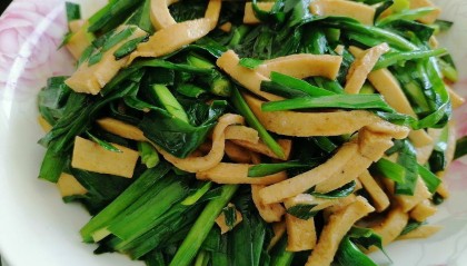 张红甫教你做韭菜花炒豆干的简易做法与贴壁技巧
