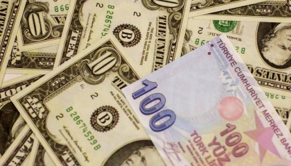 人民币跌破7.25！8.9万亿美债到期？中美货币战，谁的危机更大？