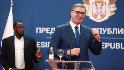 从16亿到零，塞尔维亚全面暂停军火出口，只因被俄指背刺？武契奇陷入两难选择！