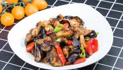 张红甫教你做麻辣鲜香，下饭必备——辣椒炒茄子的制作与烹饪技巧