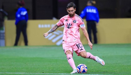 巴萨？曝梅西搁置与迈阿密国际续约一事 或回欧洲踢球