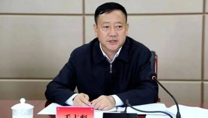 毛占彪,长期出入量身定制的“会所”大肆吃喝
