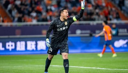 跟队:泰山从玉溪回来后,克雷桑不再担任队长,场上队长换王大雷