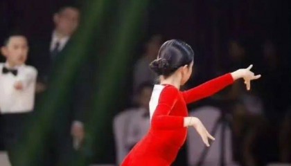 热搜第一!孙俪的女儿拉丁舞英国夺冠,网友:“邓超估计高兴得哭了 ”