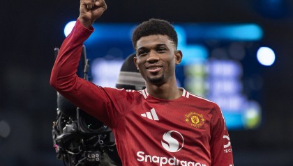 遭死敌羞辱！曼联球迷赢球后唱歌嘲讽瓜帅：你明天就下课！