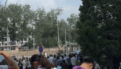 游客进京看阅兵称看到战机编队“这趟值了”,埃文凯尔现身天坛引发围观
