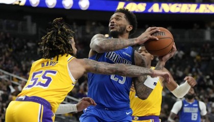 季前赛-浓眉18+9八村塁19分 湖人末节仅8分遭独行侠逆转