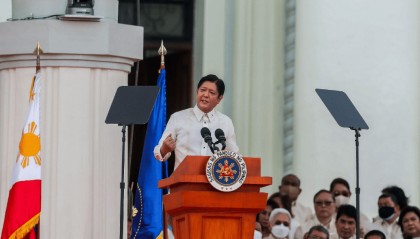 菲局势再反转,马科斯狂打“中国牌”,亲姐姐大义灭亲 