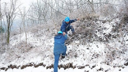 鄠邑供电：以动制“冻” 开展输配电线路覆冰特巡