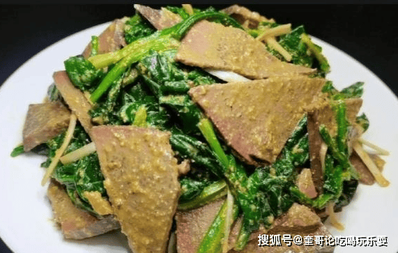 做一道美味的猪肝炒菠菜，需要注意食材的挑选，火候的掌握等技巧