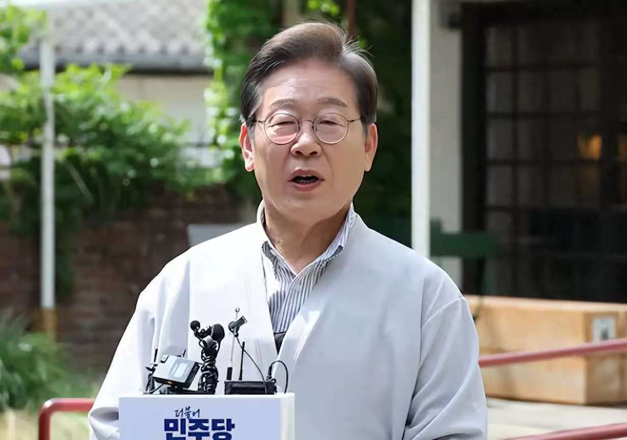 当不上总统了？最新民调出炉，李在明支持率下跌，对华态度曝光