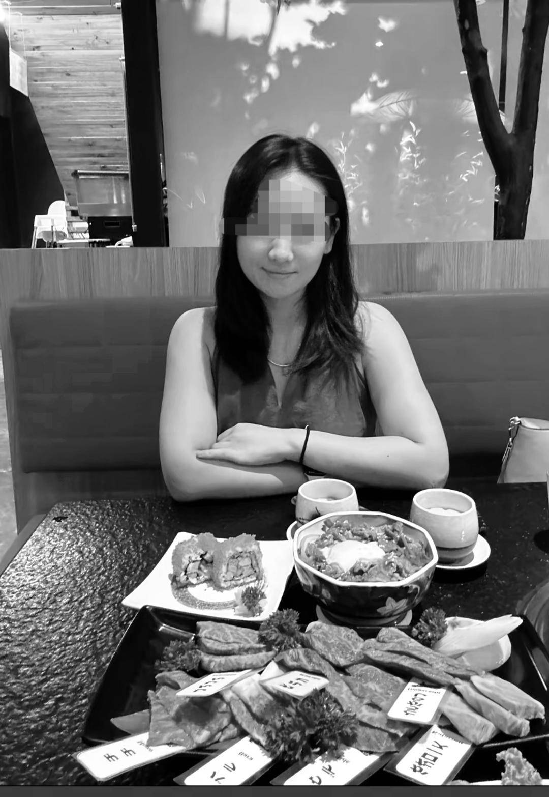 三亚27岁女游客疑被蛇咬伤身亡 家属：抢救3小时后医院称“没救治经验”丨封面头条