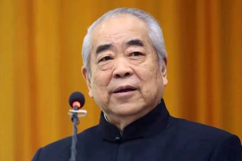 画家范曾报平安，称正闭门写书感谢关心，此前陷“失联”风波，业内称其家中两拨人内斗