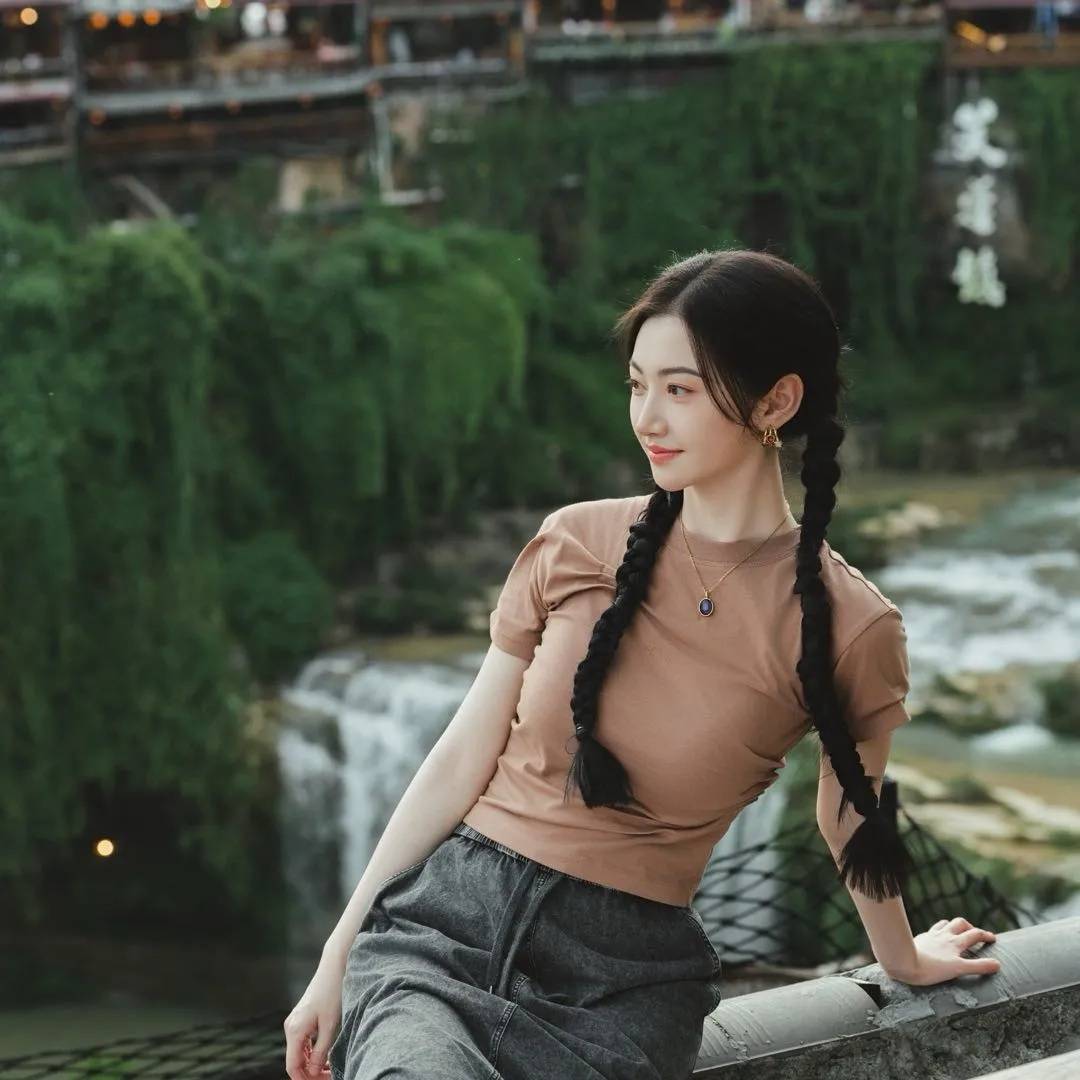 景甜工作室否认“冯绍峰景甜闪婚”，连发4个感叹号：景甜女士未婚单身，请停止造谣