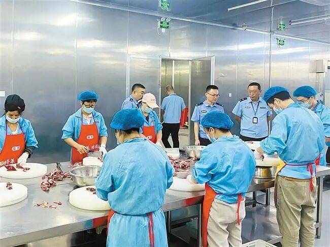 市市场监管局联合市公安局开展“双节”食品安全专项执法检查行动