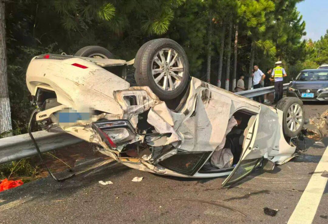 “我撒谎天打雷劈！”男子高速突然强行变道致翻车，反诬赖对方