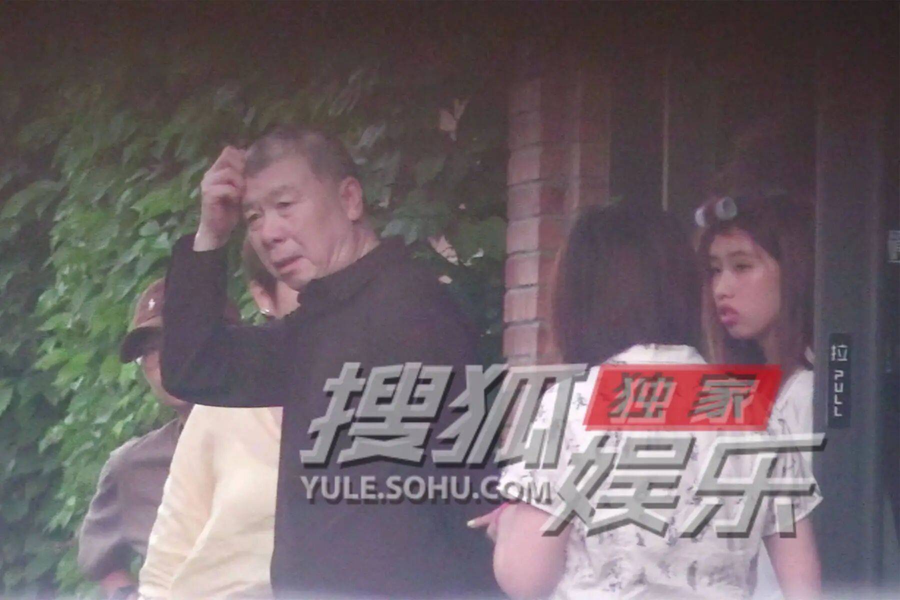 考古|冯小刚带女儿去陈思诚工作室！开个人账号还读影视专业，她也要“女承父业”吗？