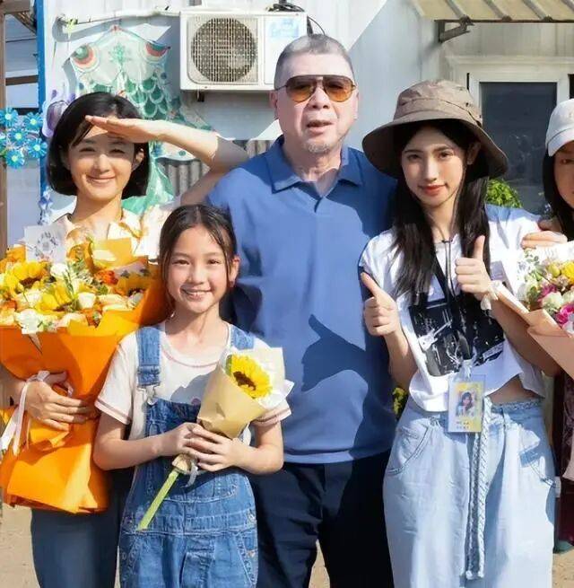 考古|冯小刚带女儿去陈思诚工作室！开个人账号还读影视专业，她也要“女承父业”吗？
