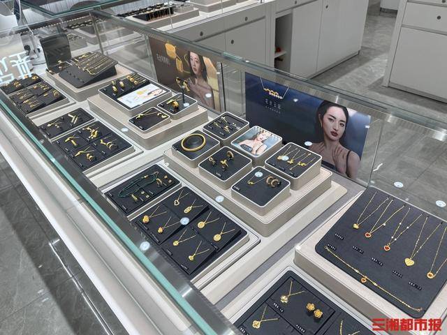 大盘金价跌破900元/克,长沙市场“销售热”与“回收潮”并行