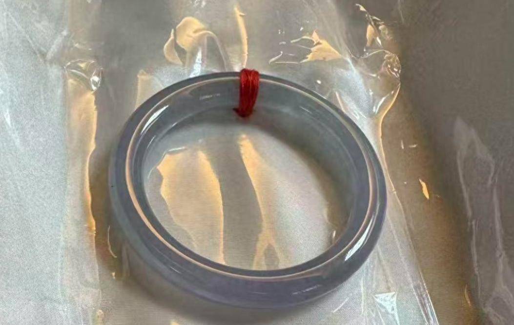 女子通过顺丰寄出7万元翡翠手镯，顾客却收到空包裹，警方已立案