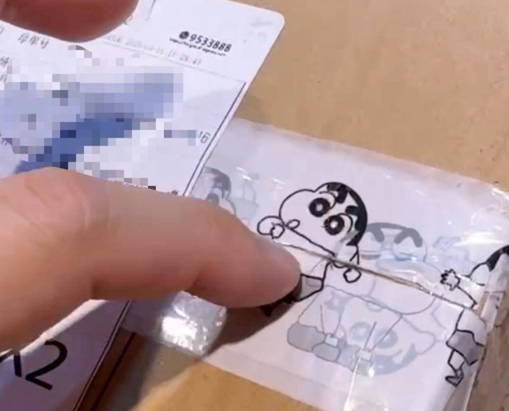 女子通过顺丰寄出7万元翡翠手镯，顾客却收到空包裹，警方已立案