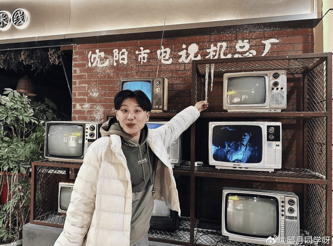 20年前落选的“东北超女”，用黑历史段子杀回来了