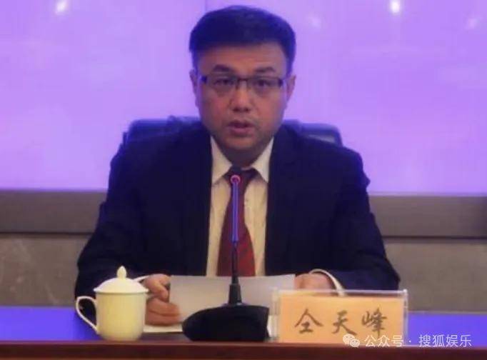 又一对魔幻的圈内姐弟恋曝光!这组合有点太超前了......