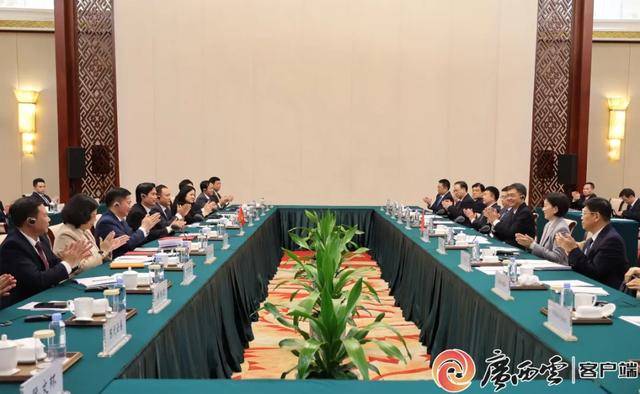 广西壮族自治区党委书记陈刚与越南谅山省委书记黄国庆会谈