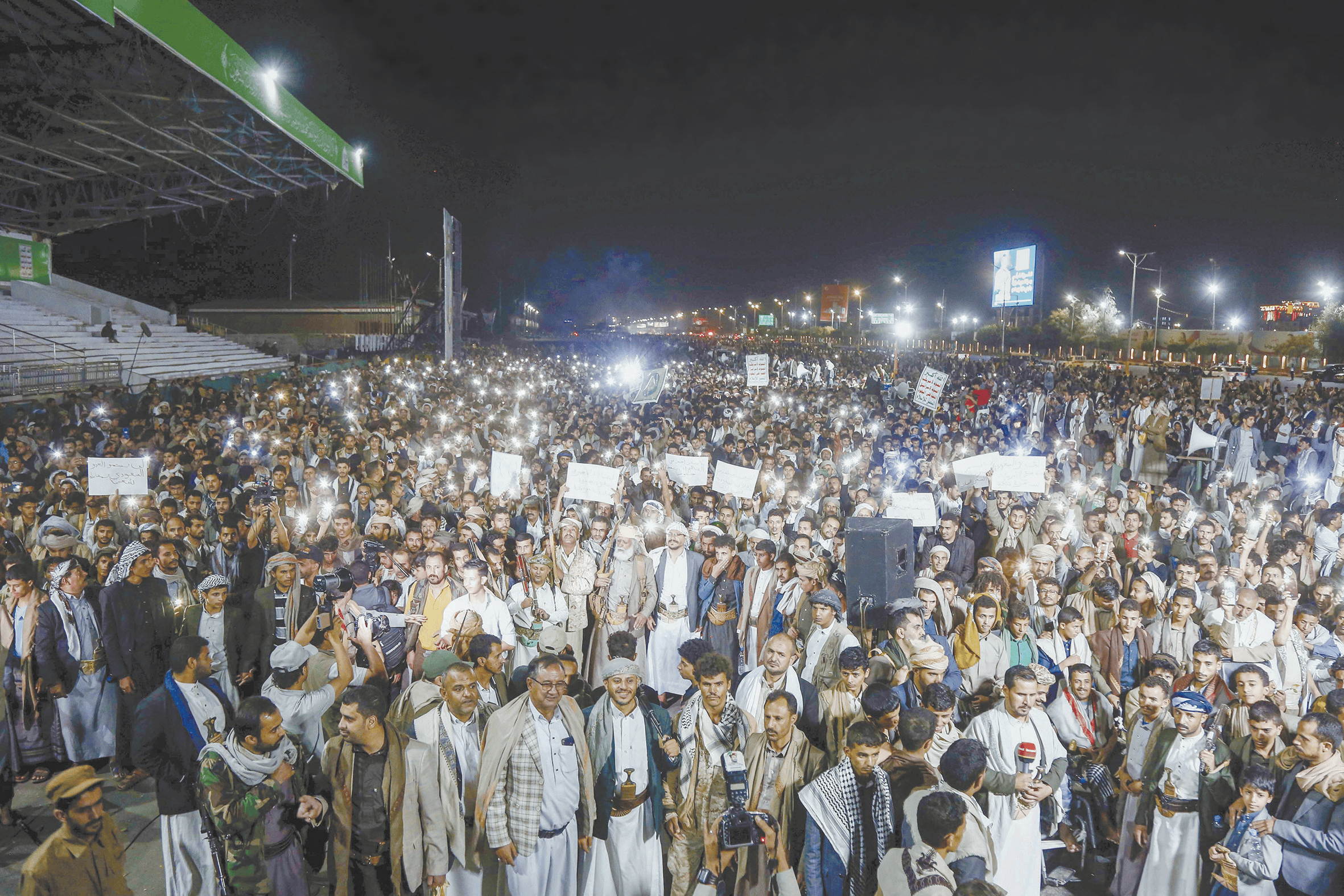 威胁关闭曼德海峡，加剧全球能源困境，胡塞武装“封锁”沙特，中东危机升级